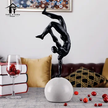 Латунный баланс одной рукой Скульптурные украшения Украшения для дома Спортивная модель из темной бронзы Современная