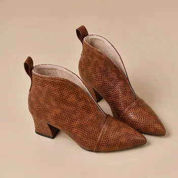 Женские ботинки, Новинка 2023 года, Роскошная дизайнерская обувь большого размера, модная резиновая кожа до середины икры, сексуальная обувь до середины икры, осенняя заостренная