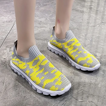 2023 г., Новые женские вулканизированные туфли на шнуровке, осенние кроссовки на плоской подошве с дышащей сеткой для прогулок на открытом воздухе, большие размеры 35-43