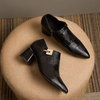 Женские Модные Осенне-зимние ботинки из натуральной кожи высокого качества бежевого цвета с короткими щиколотками, крутые черные туфли