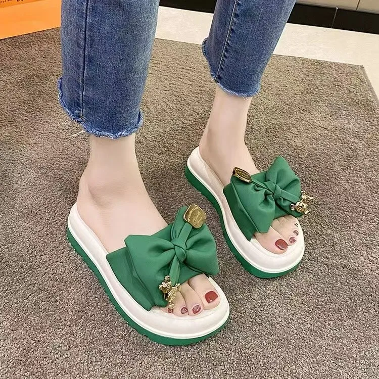 Модные тапочки на плоской подошве с металлическим декором в виде бабочки, женские зеленые сандалии-шлепанцы, Новые летние шлепанцы, женская обувь Chanclas Mujer