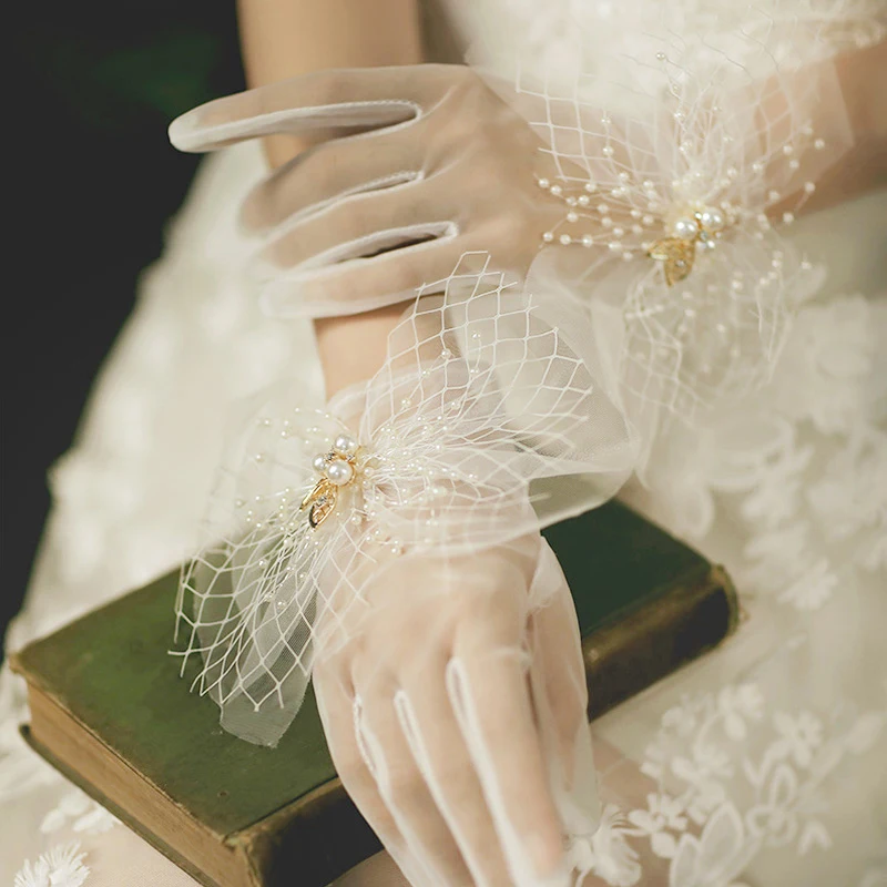 Свадебные перчатки для новобрачных, Бант, жемчужная сетка, Кружевные Короткие перчатки для женщин, Варежки из перьев невесты, Рукавицы для полных пальцев, Свадебные аксессуары для вечеринок